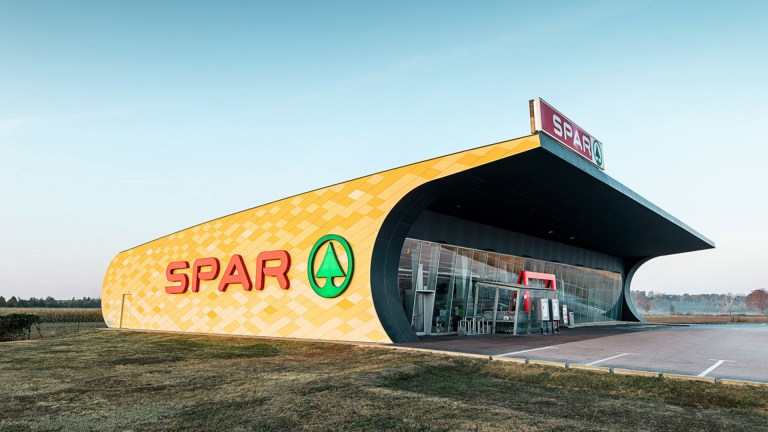 Какие магазины могут открыться на месте Spar и «Народной семьи» в Петербурге и как ситуация отразится на рынке недвижимости? Отвечают аналитики