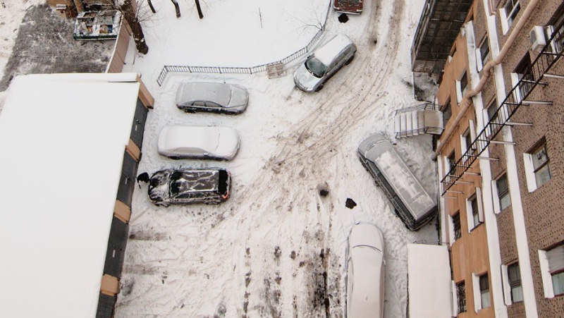 Двор в законе: Смольный разработал новые правила парковки в жилых кварталах