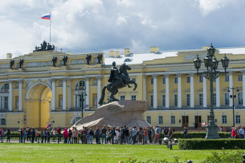 Доходы от туризма в России в 2022 году сократятся в 2,5 раза. Как это отразится на апарт-отелях