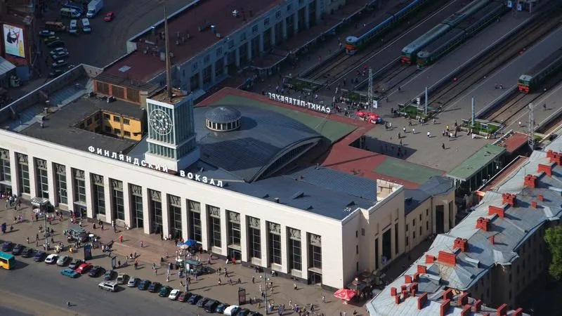 Жить над вокзалом: надо ли строить недвижимость над железнодорожными путями в Петербурге?